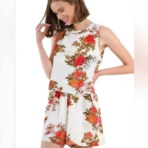 Umgee /NWT/ Floral Print Sleeveless Romper with Keyhole Back Detail/ L - Picture 1 of 12
